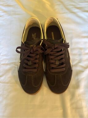Reebok Men's Brown Suede Low-Top Sneakers with Cream Accents